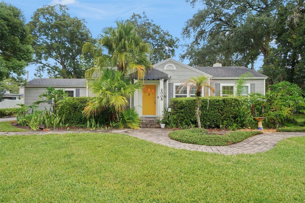 Photo of 2005 E Marks Street, Orlando, FL 32803 (MLS # O6448374)