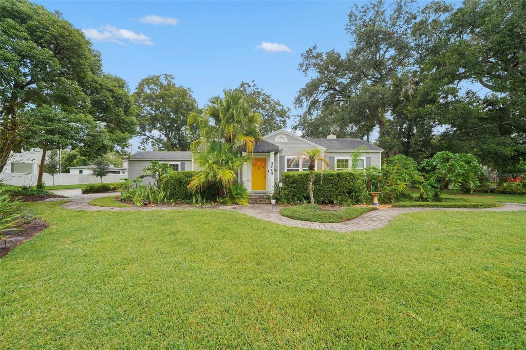 Photo of 2005 E Marks Street, Orlando, FL 32803 (MLS # O6448374)