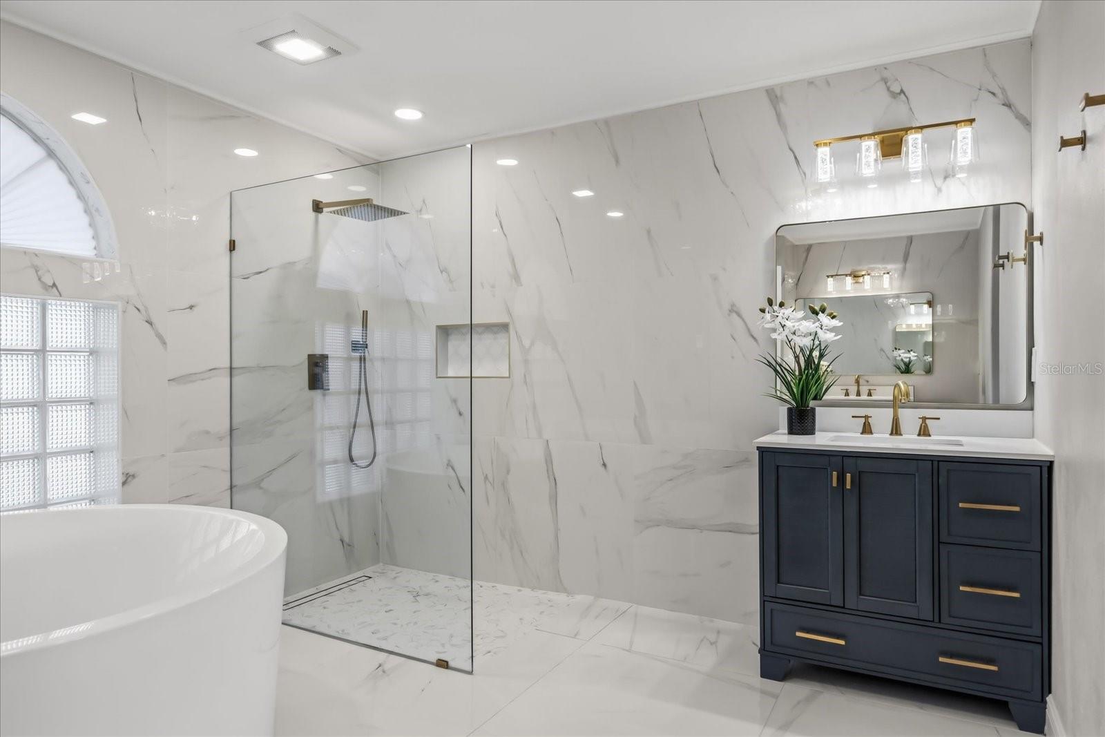 CRESCENT BAY - Residential