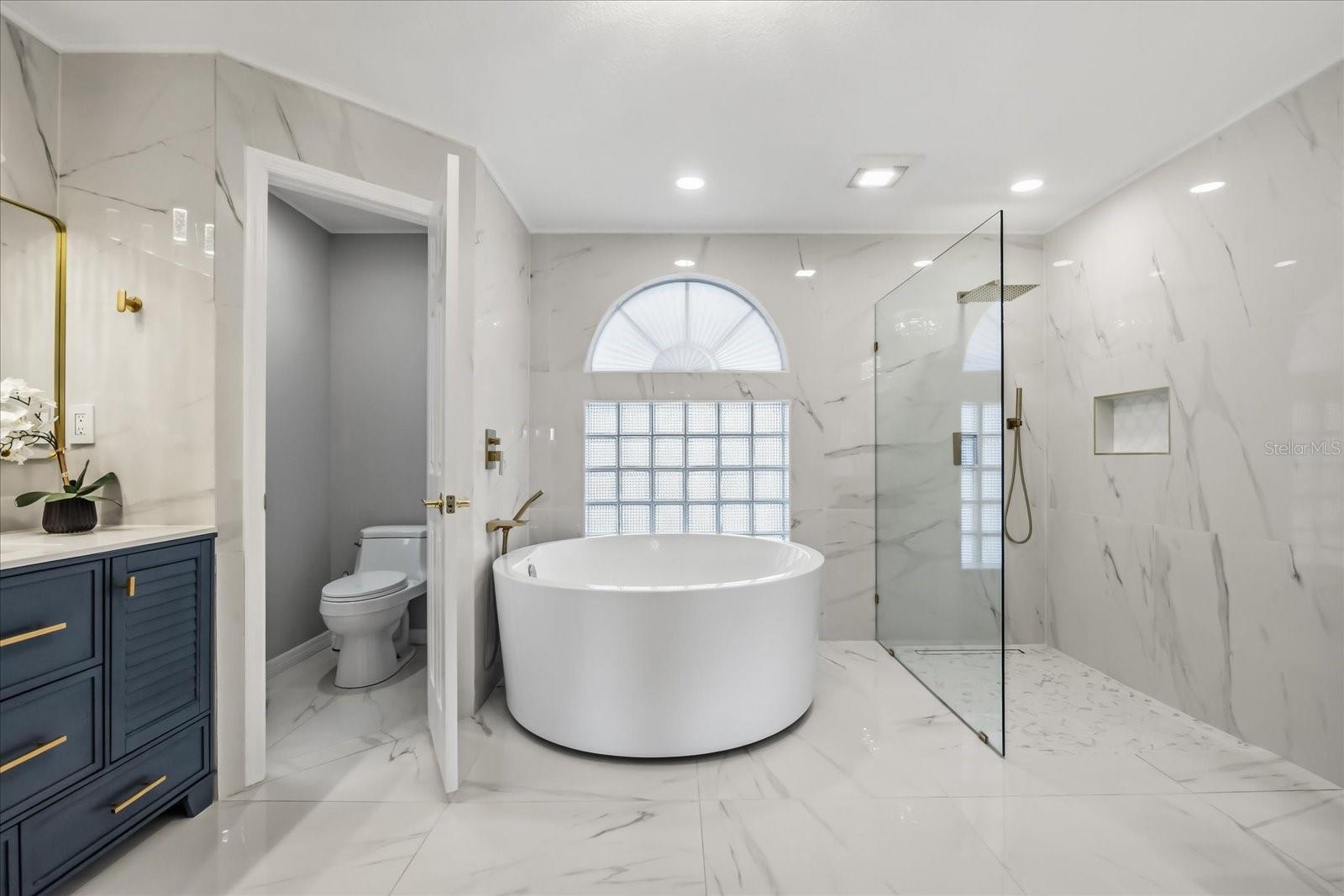 CRESCENT BAY - Residential