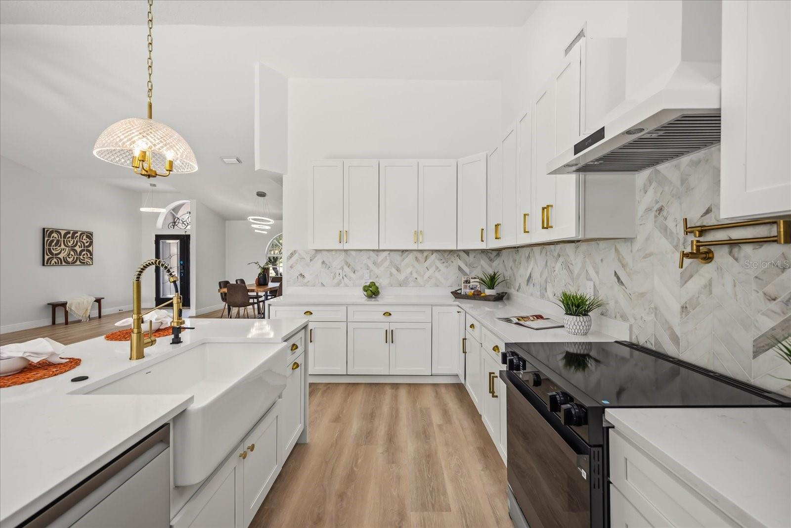 CRESCENT BAY - Residential