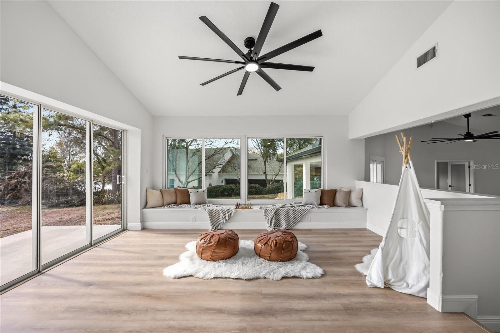 CRESCENT BAY - Residential