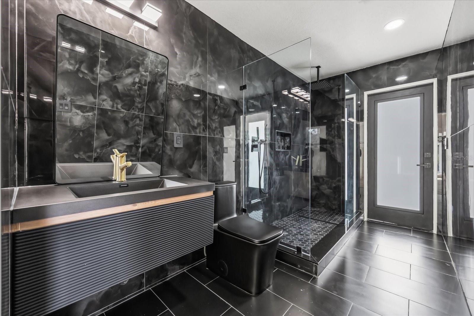 CRESCENT BAY - Residential