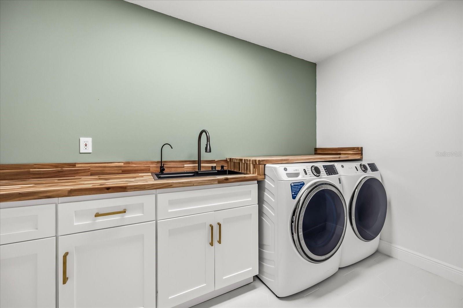 CRESCENT BAY - Residential