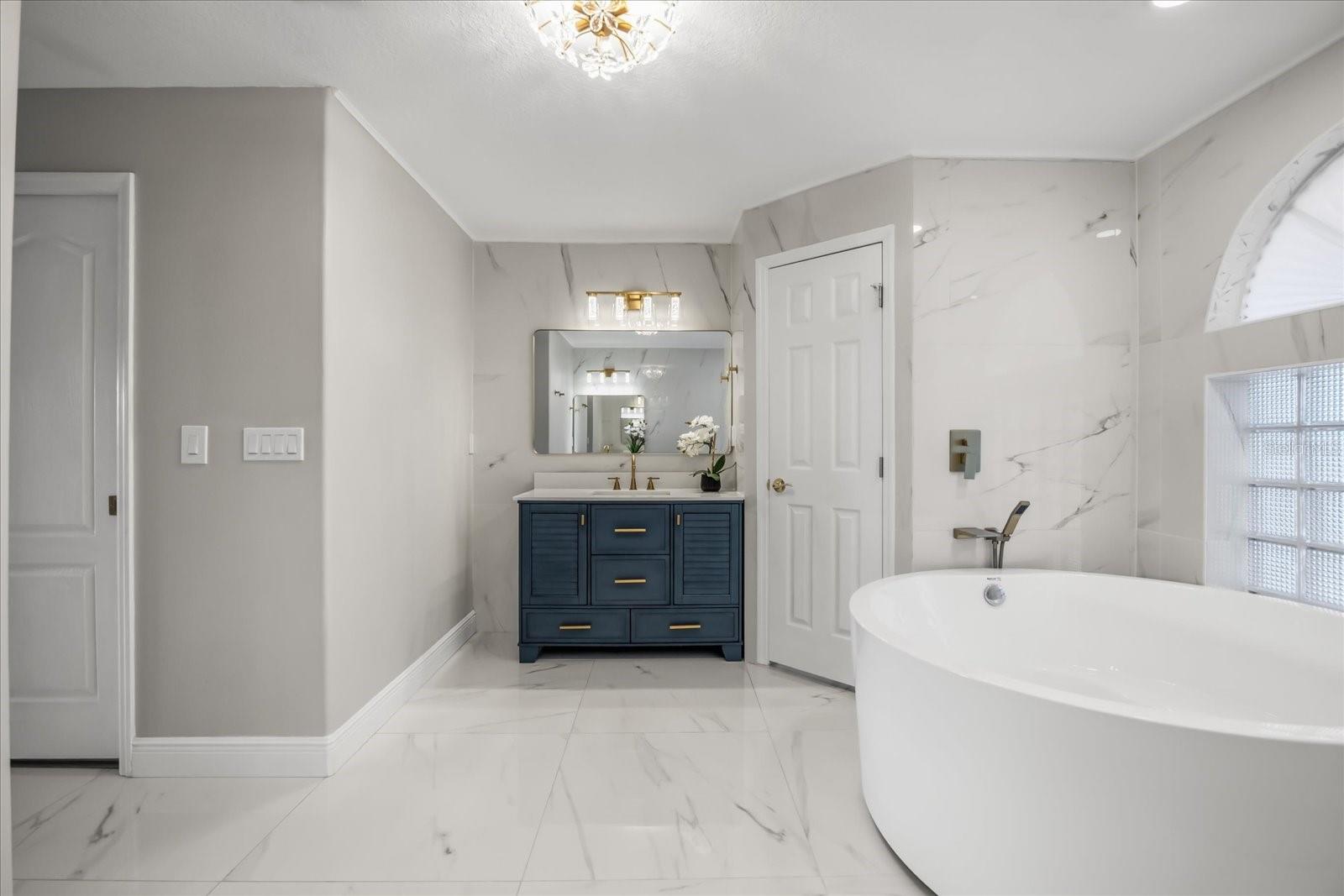 CRESCENT BAY - Residential