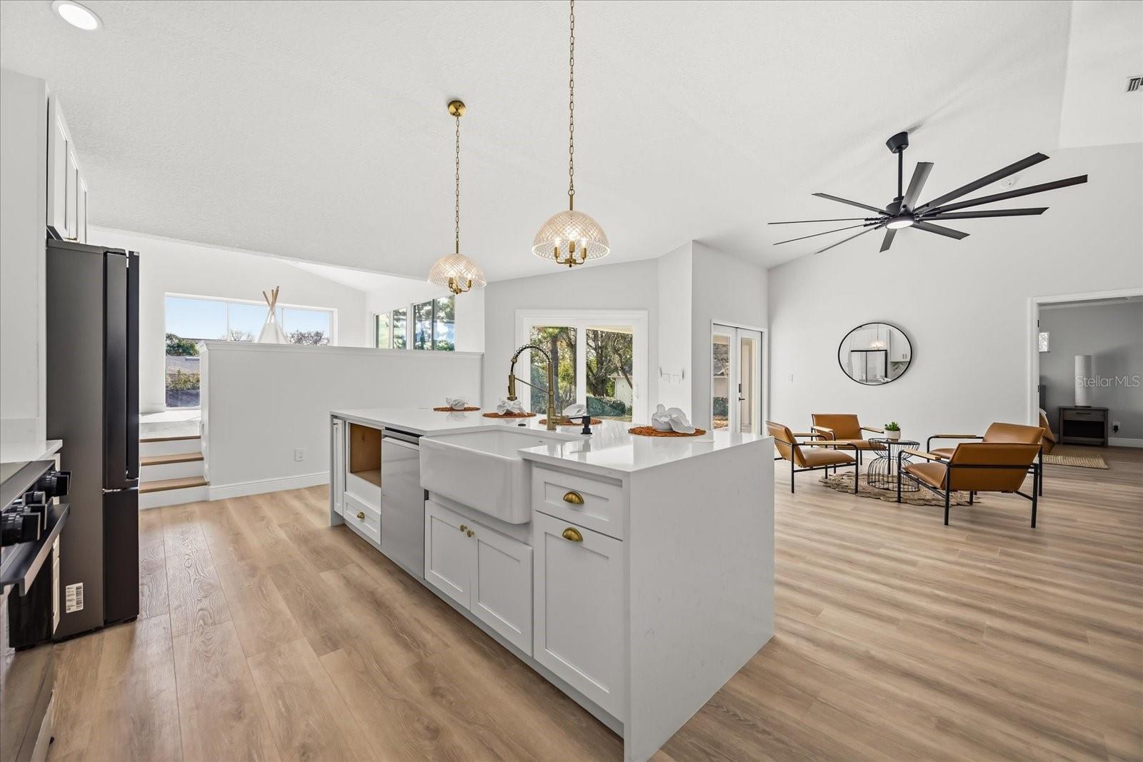 CRESCENT BAY - Residential