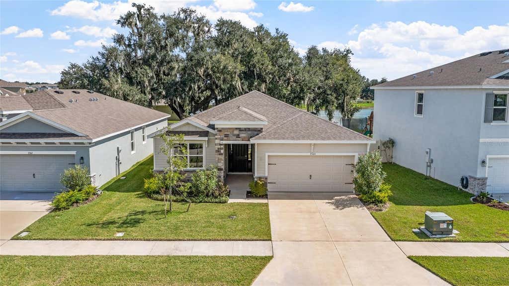 Photo of 3504 Crescent Peak Way, Plant City, FL 33565 (MLS # TB8539099)