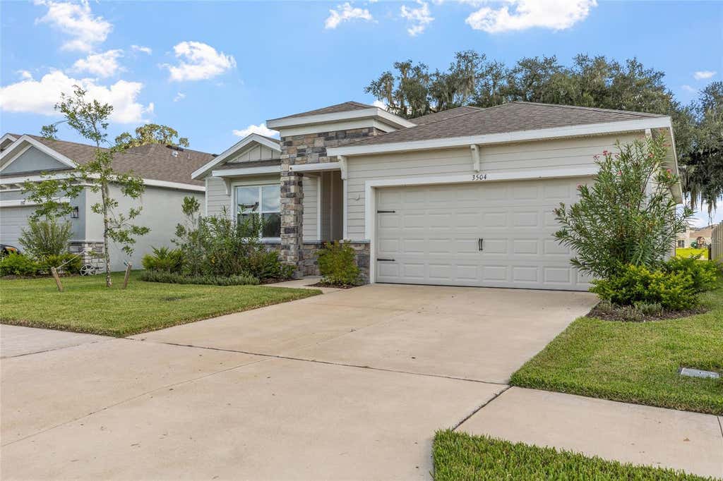 Photo of 3504 Crescent Peak Way, Plant City, FL 33565 (MLS # TB8539099)