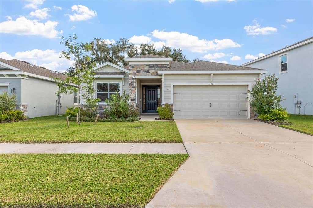 Photo of 3504 Crescent Peak Way, Plant City, FL 33565 (MLS # TB8539099)