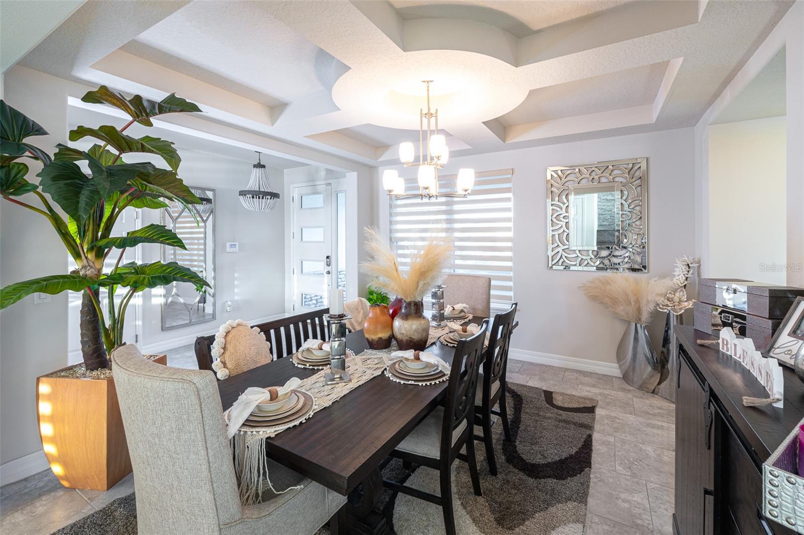 2436 CHATEAU LOOP
