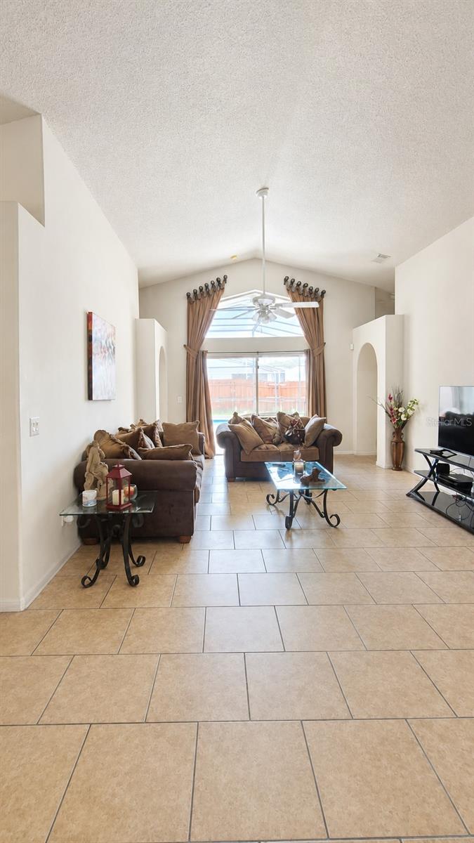121 S ROMA WAY