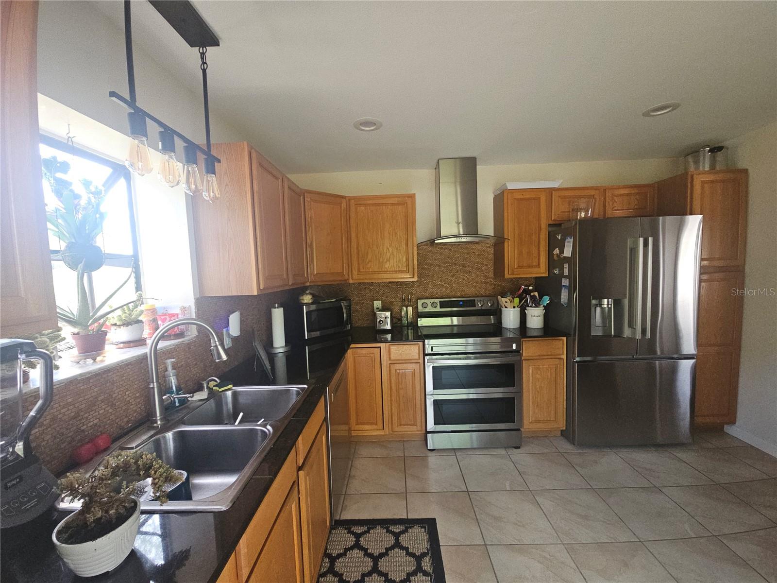 GOLDEN ACRES - Residential Lease