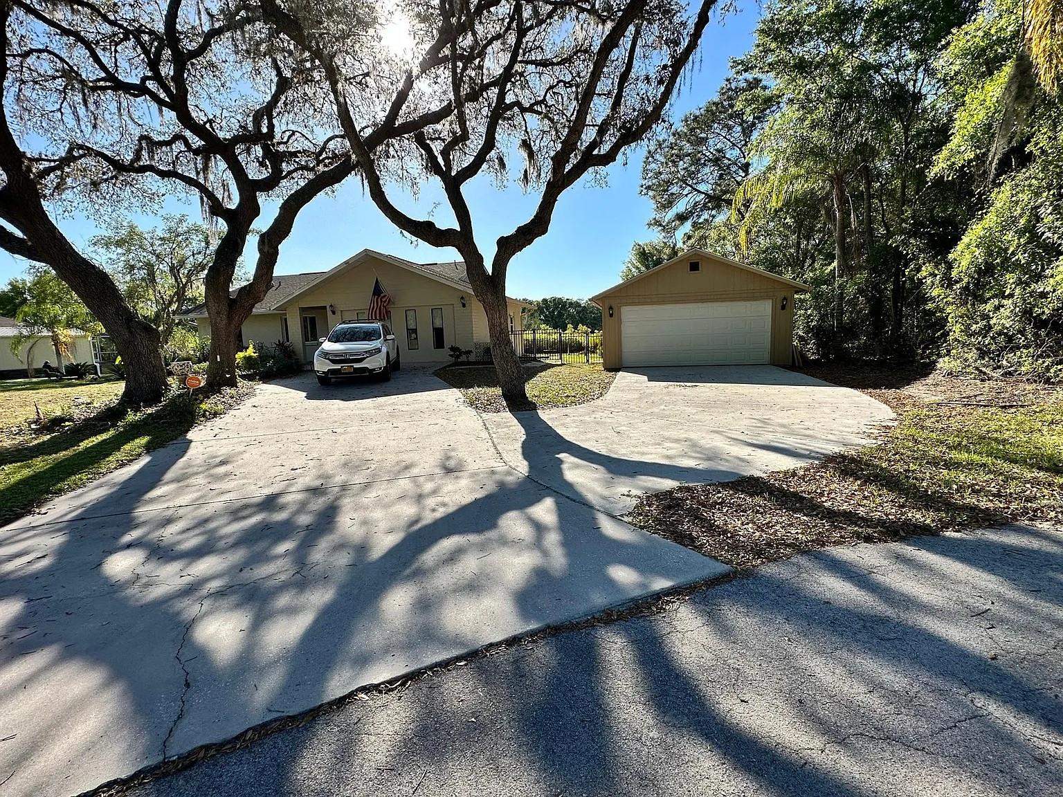 GOLDEN ACRES - Residential Lease