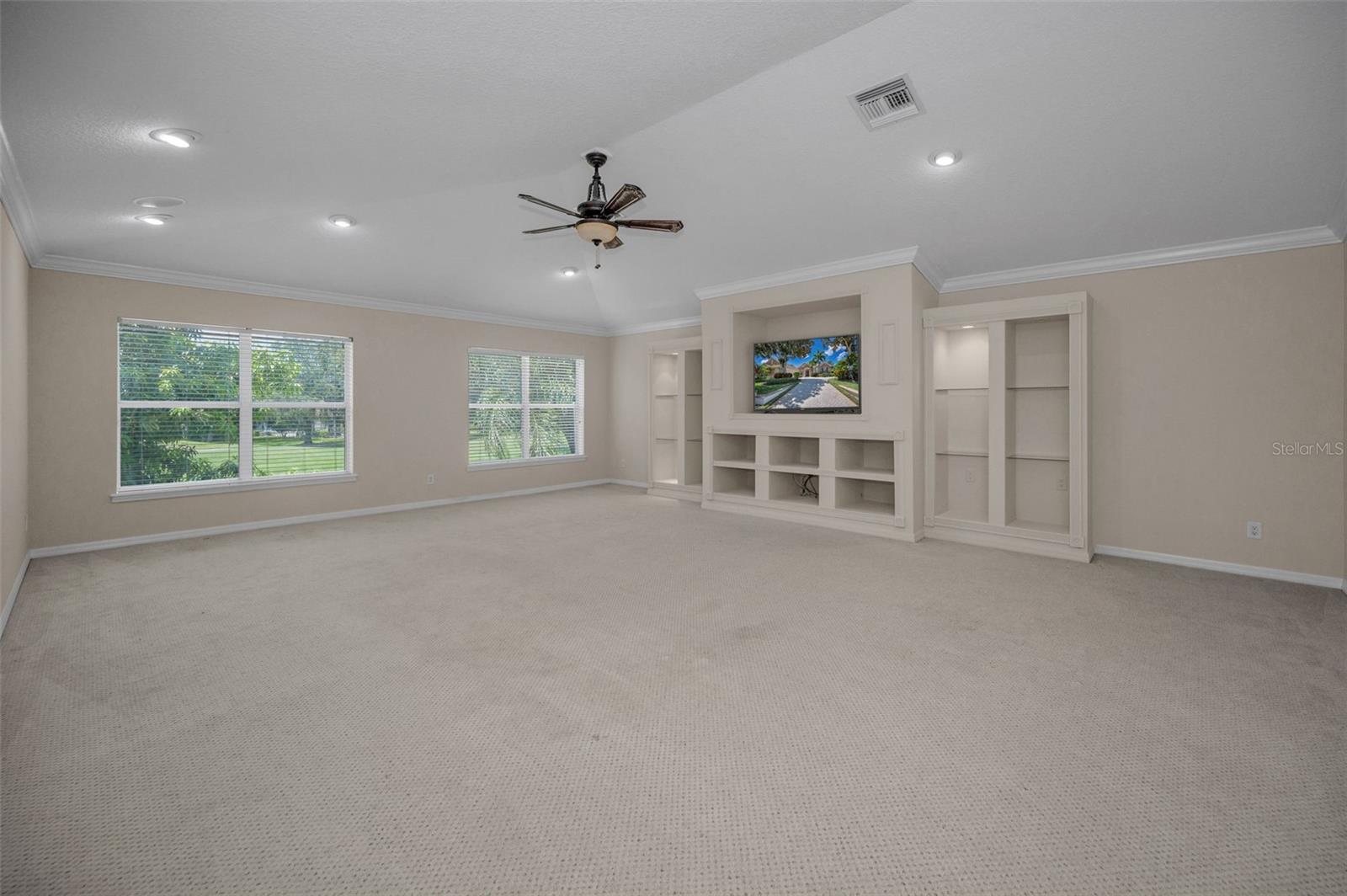 CHAMPIONS CLUB - Residential