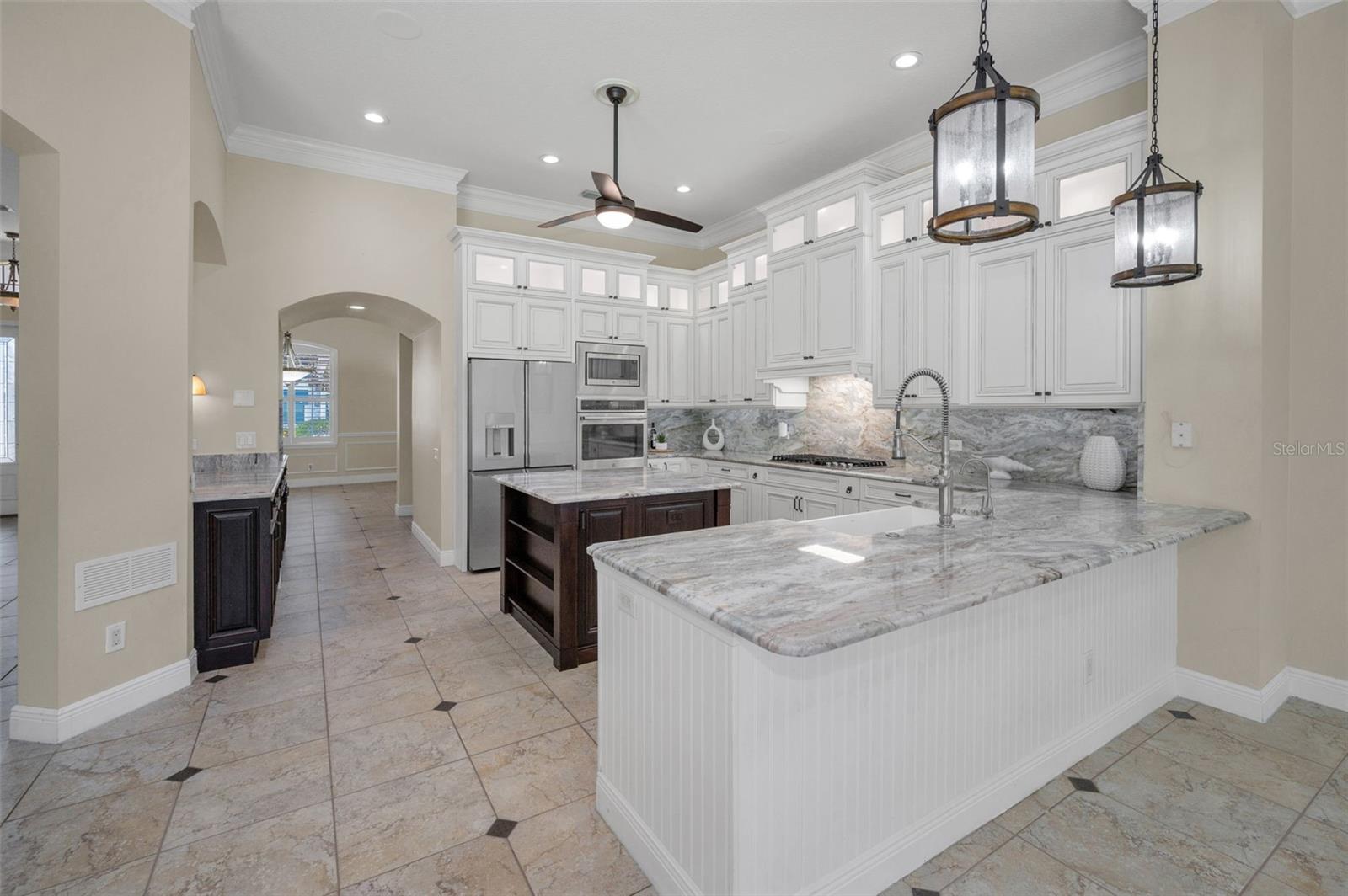 CHAMPIONS CLUB - Residential