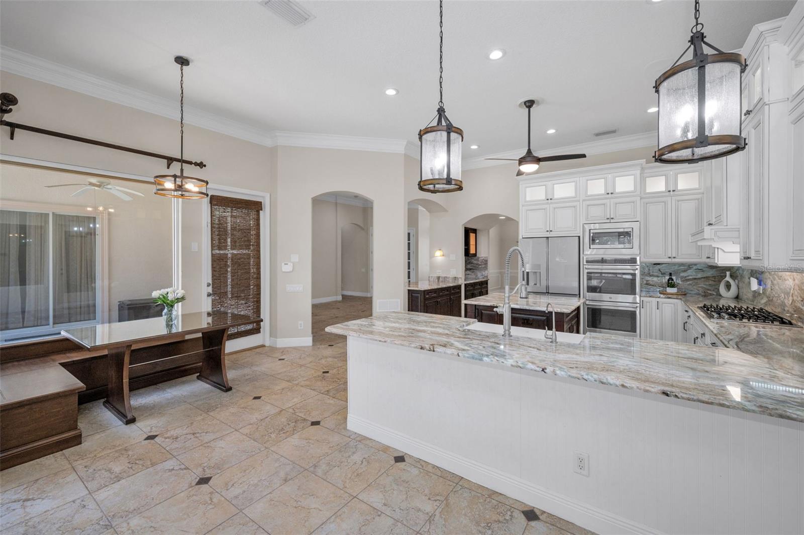 CHAMPIONS CLUB - Residential