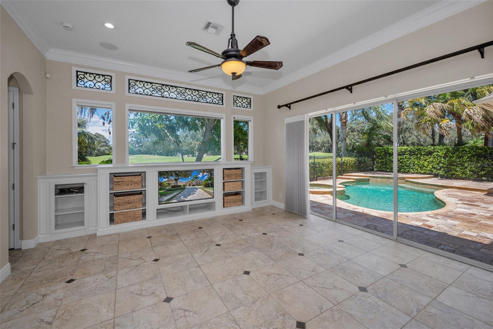 CHAMPIONS CLUB - Residential