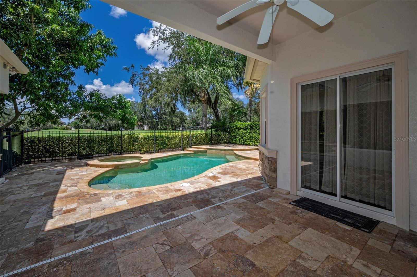 CHAMPIONS CLUB - Residential