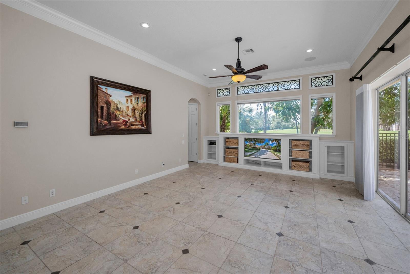 CHAMPIONS CLUB - Residential