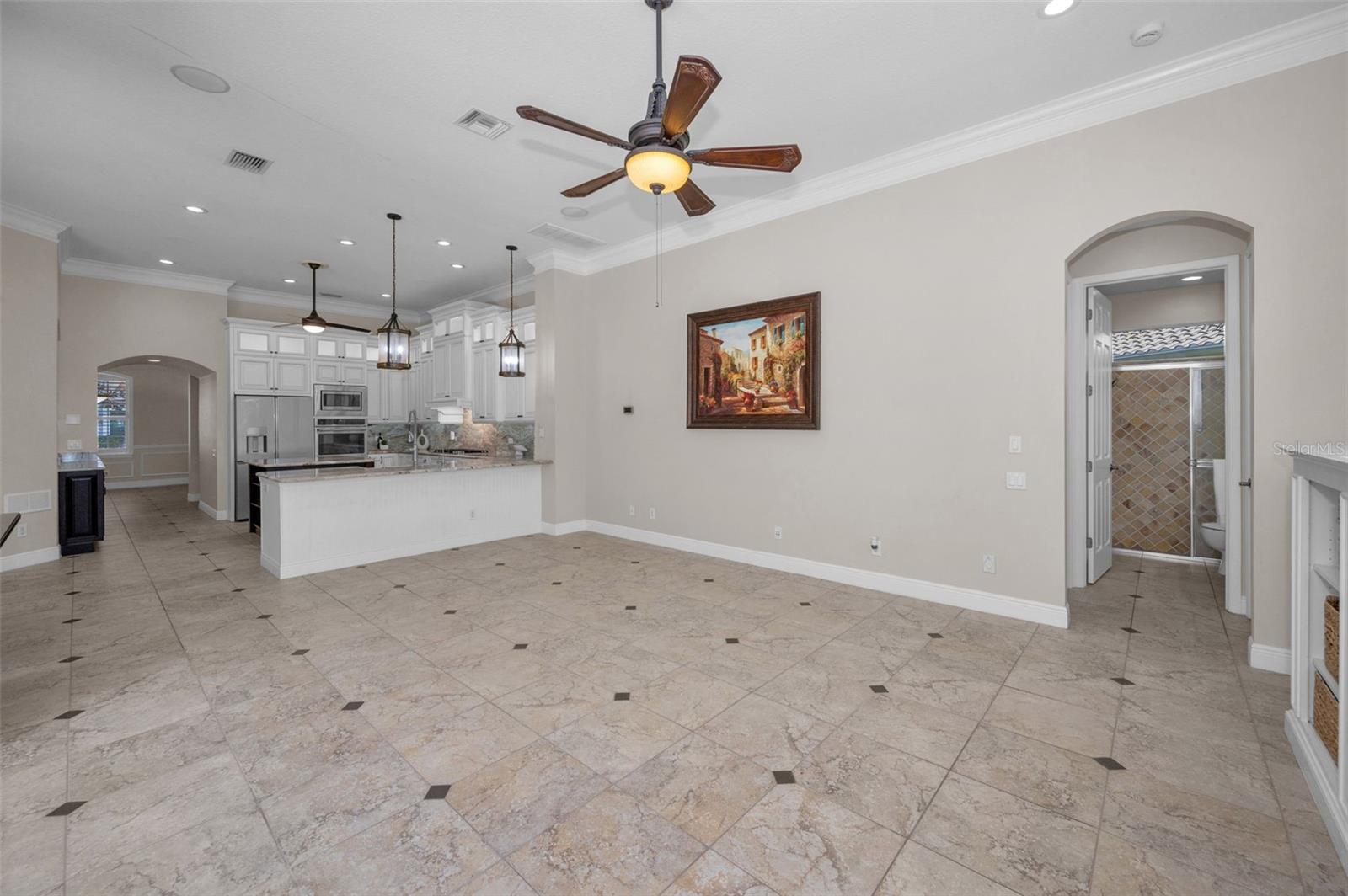 CHAMPIONS CLUB - Residential