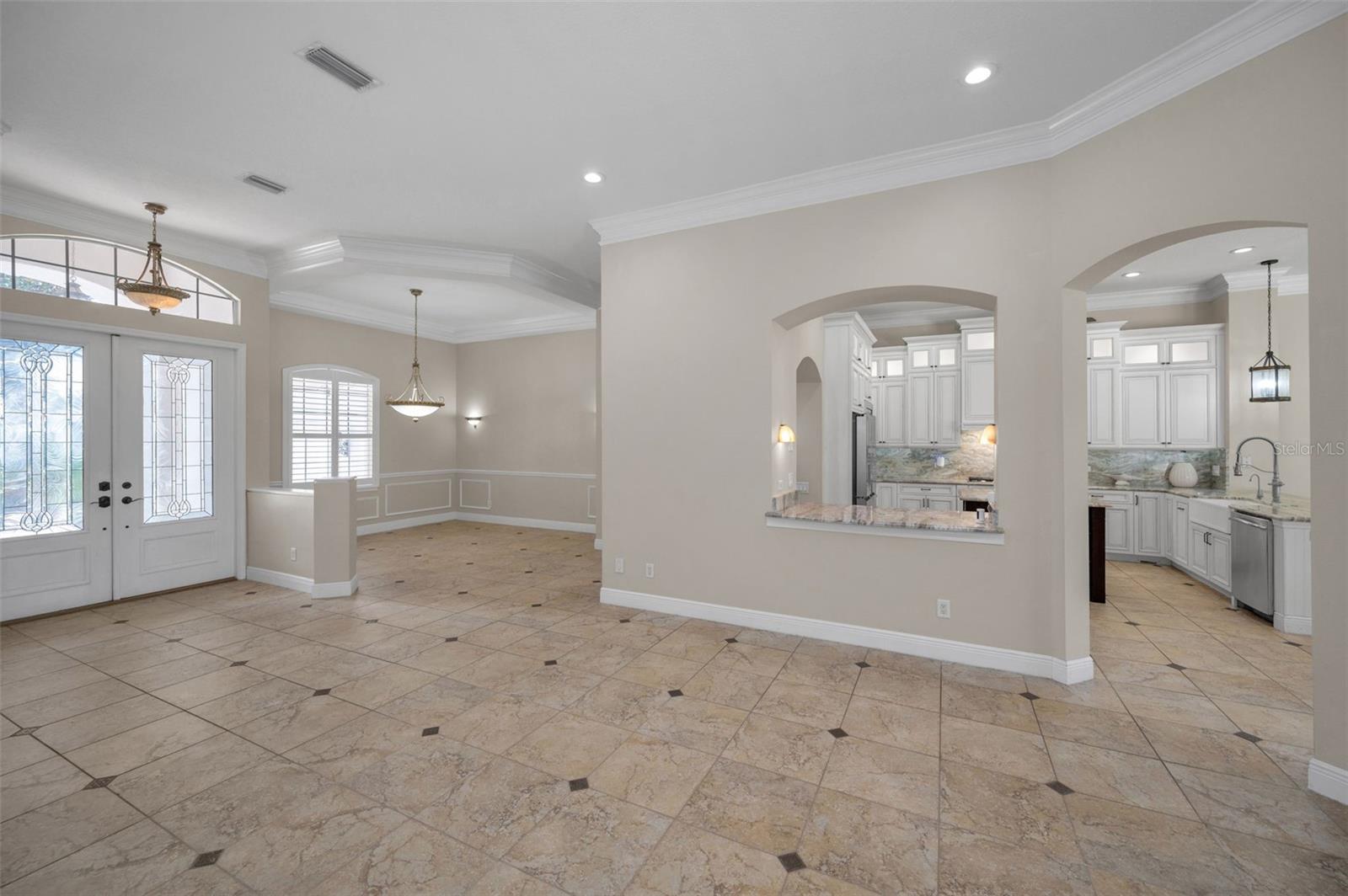 CHAMPIONS CLUB - Residential