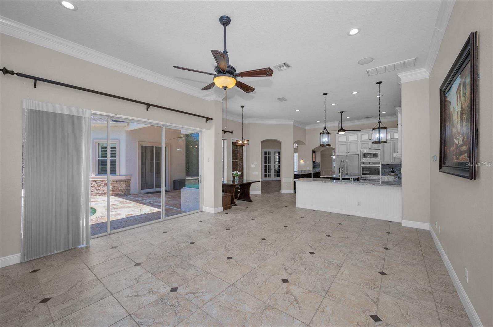 CHAMPIONS CLUB - Residential