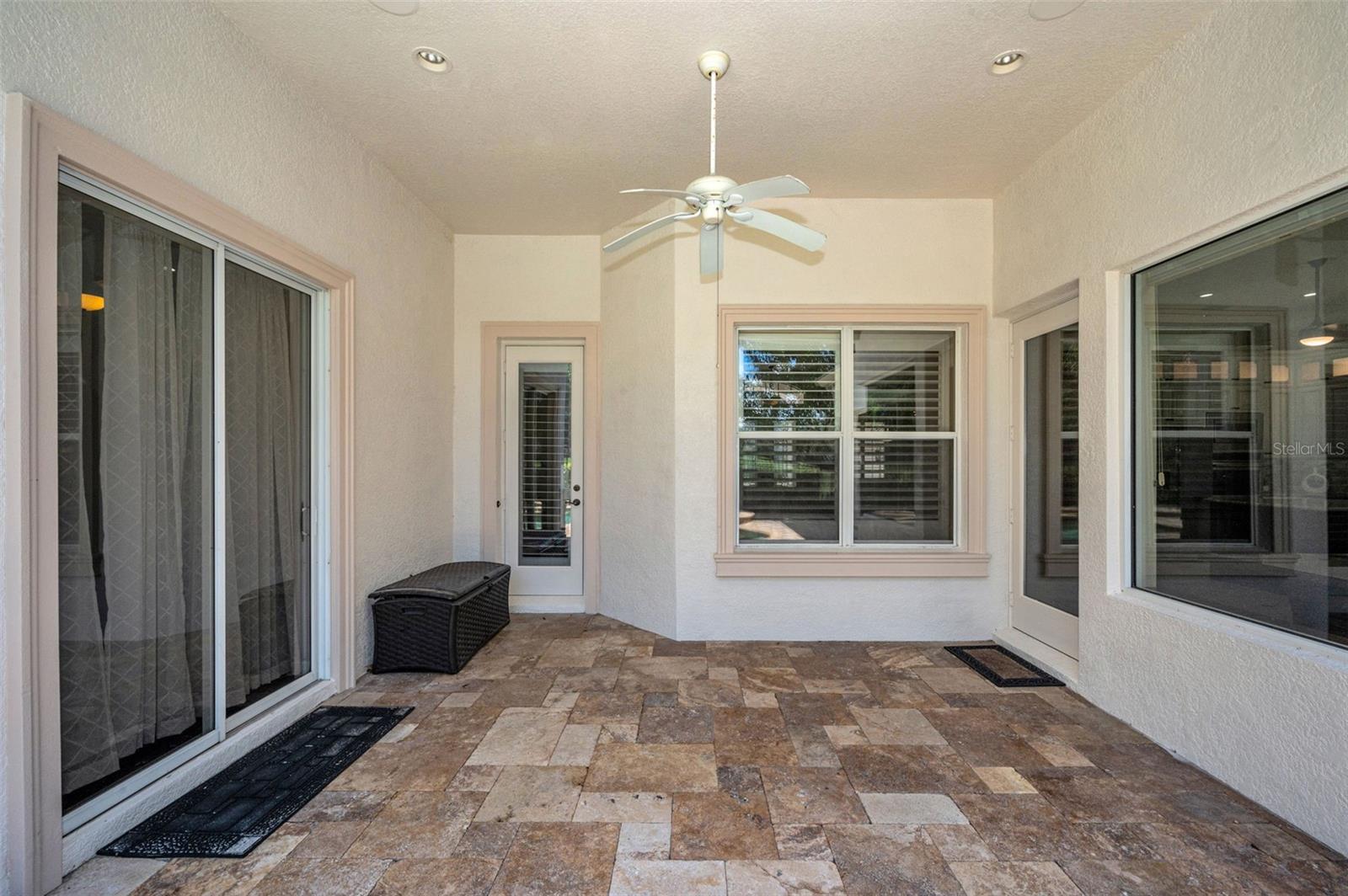 CHAMPIONS CLUB - Residential