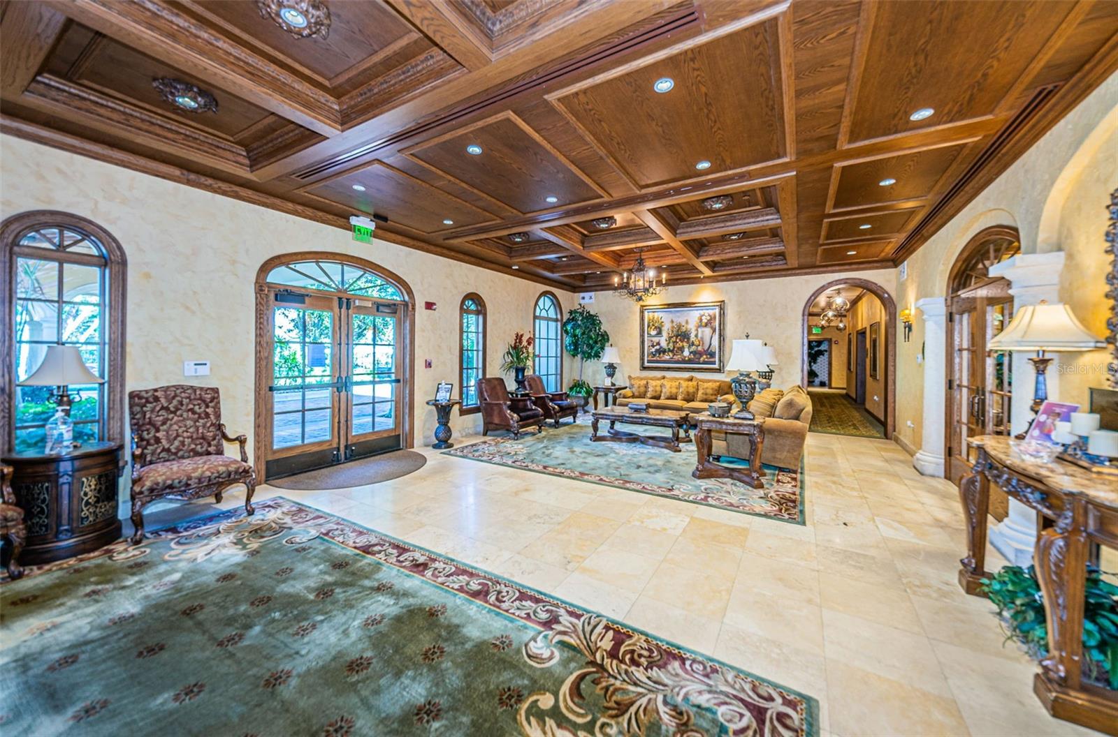 CHAMPIONS CLUB - Residential