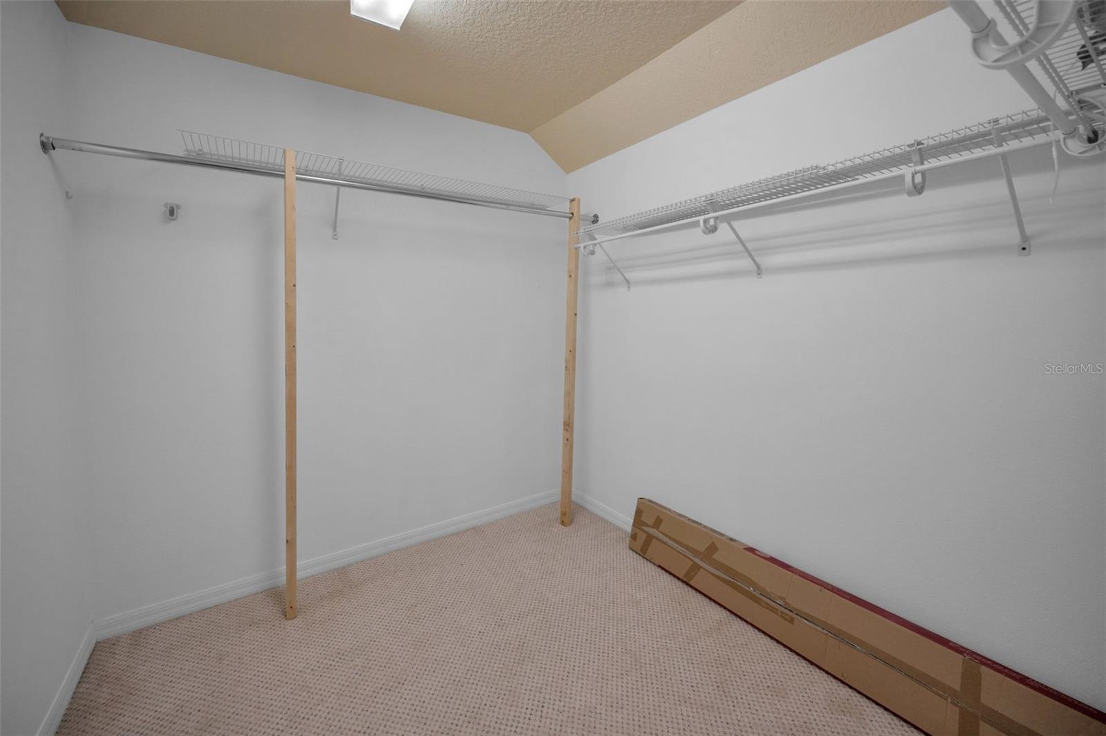 CHAMPIONS CLUB - Residential