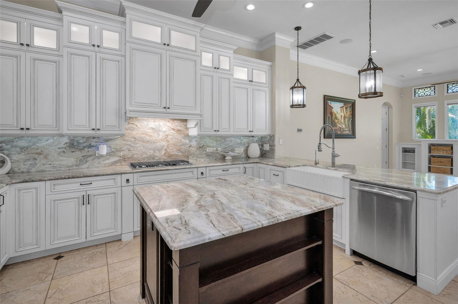 CHAMPIONS CLUB - Residential