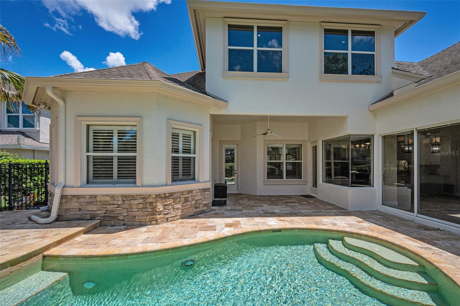 CHAMPIONS CLUB - Residential