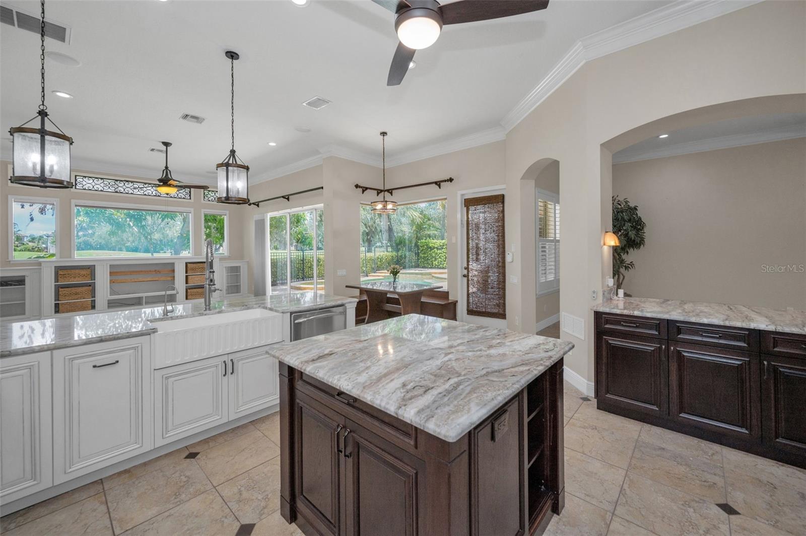 CHAMPIONS CLUB - Residential