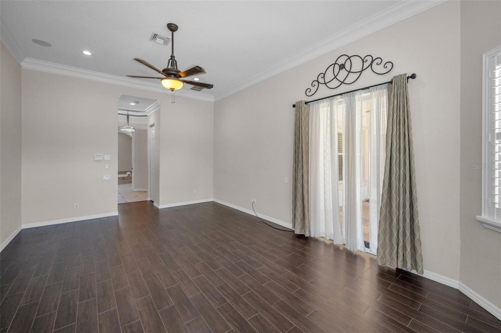 CHAMPIONS CLUB - Residential