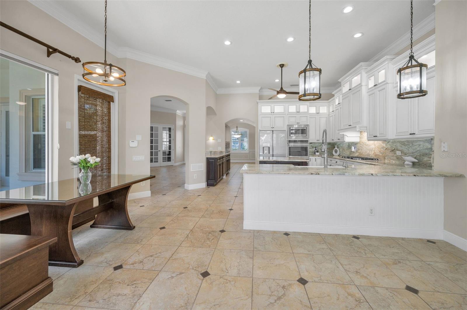 CHAMPIONS CLUB - Residential