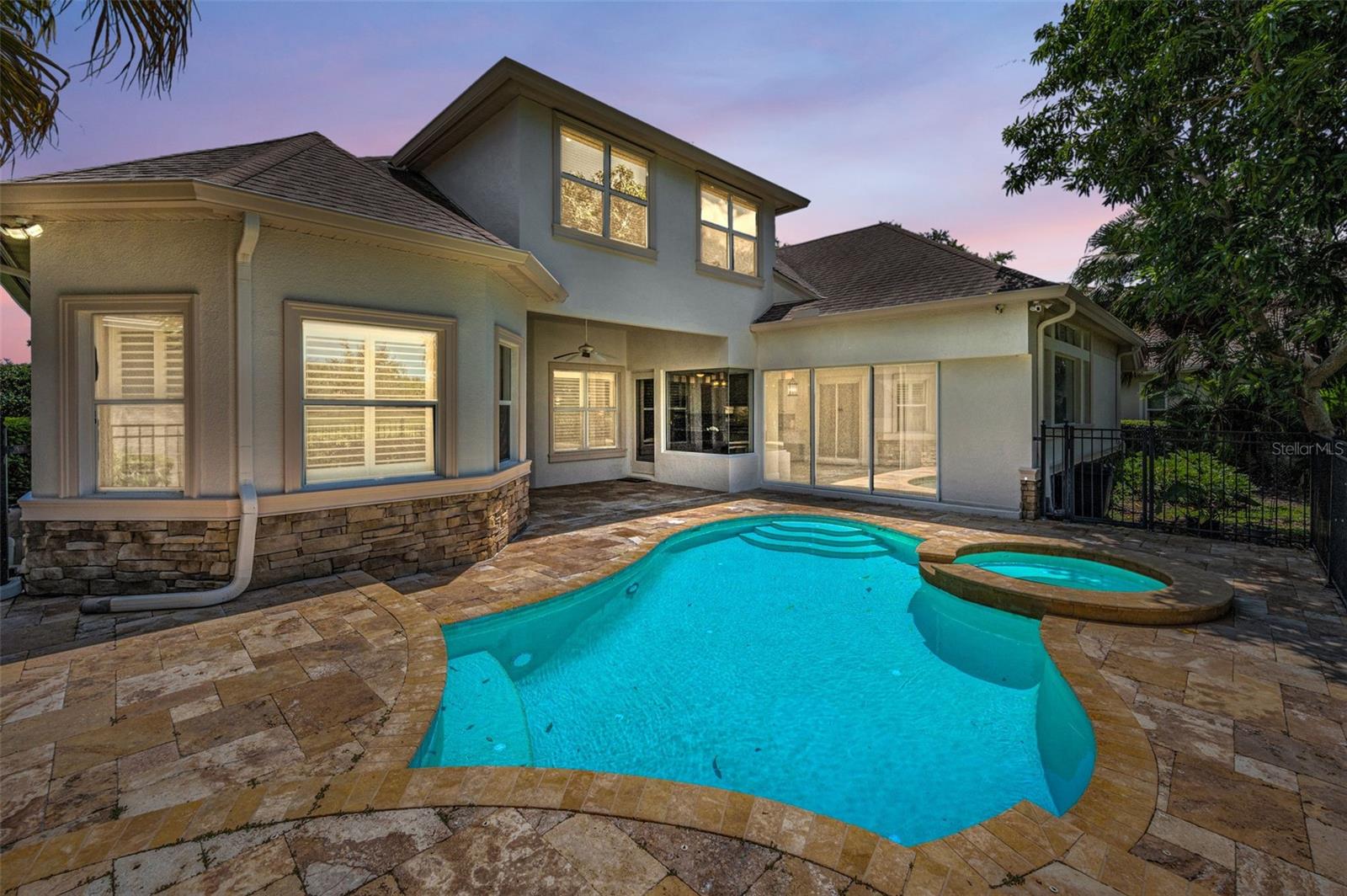 CHAMPIONS CLUB - Residential