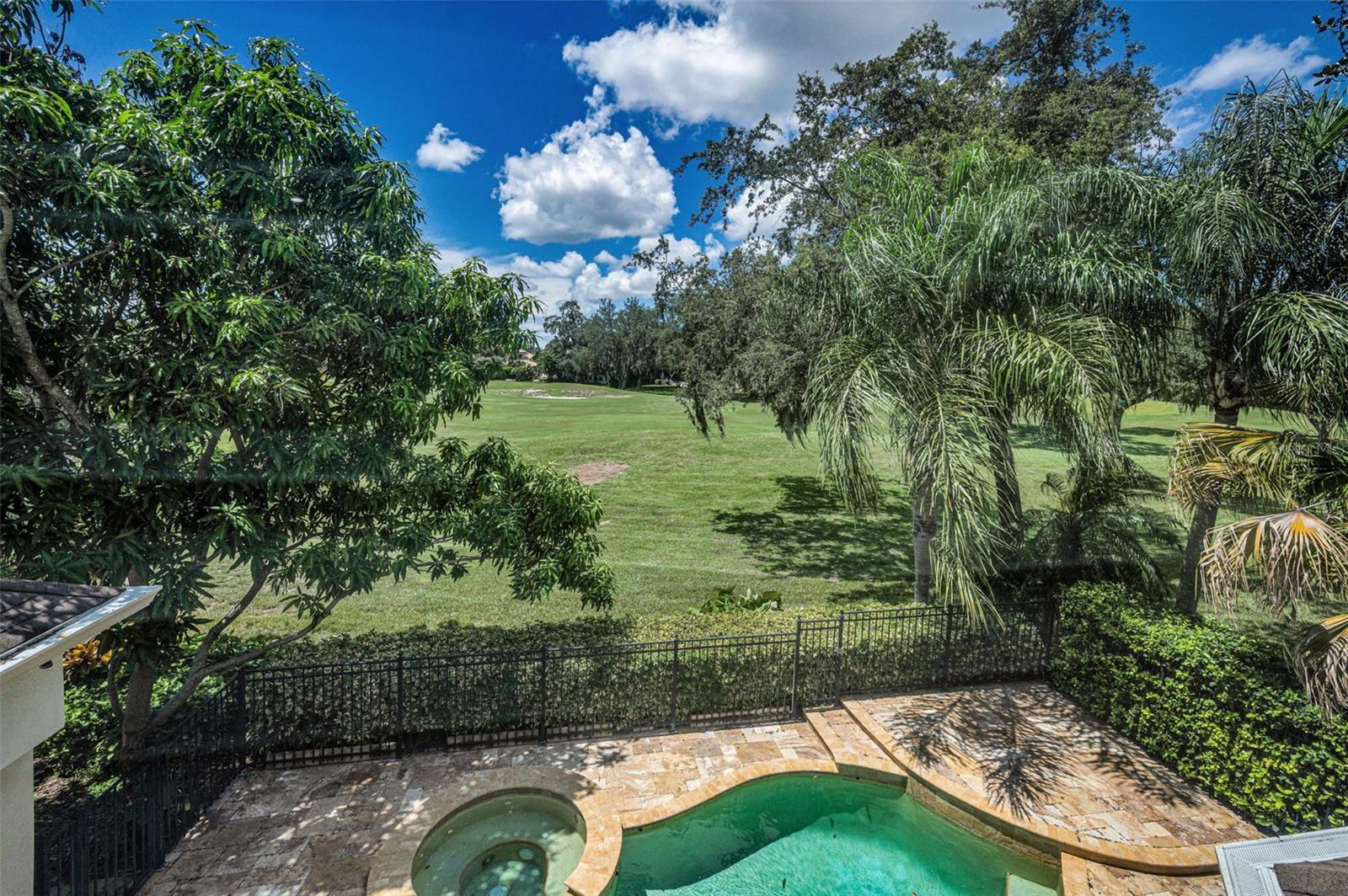 CHAMPIONS CLUB - Residential