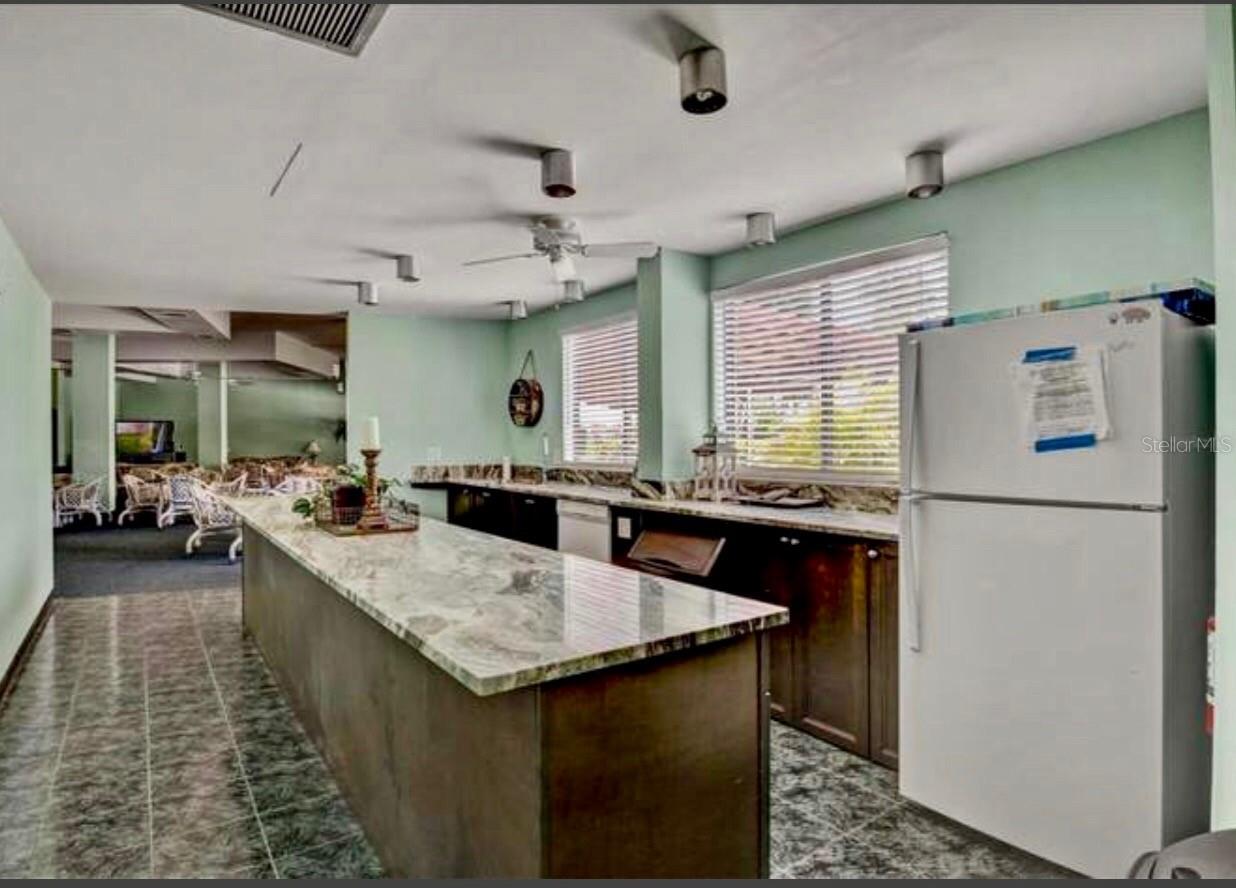 HARBOR TOWERS Y & R - Residential