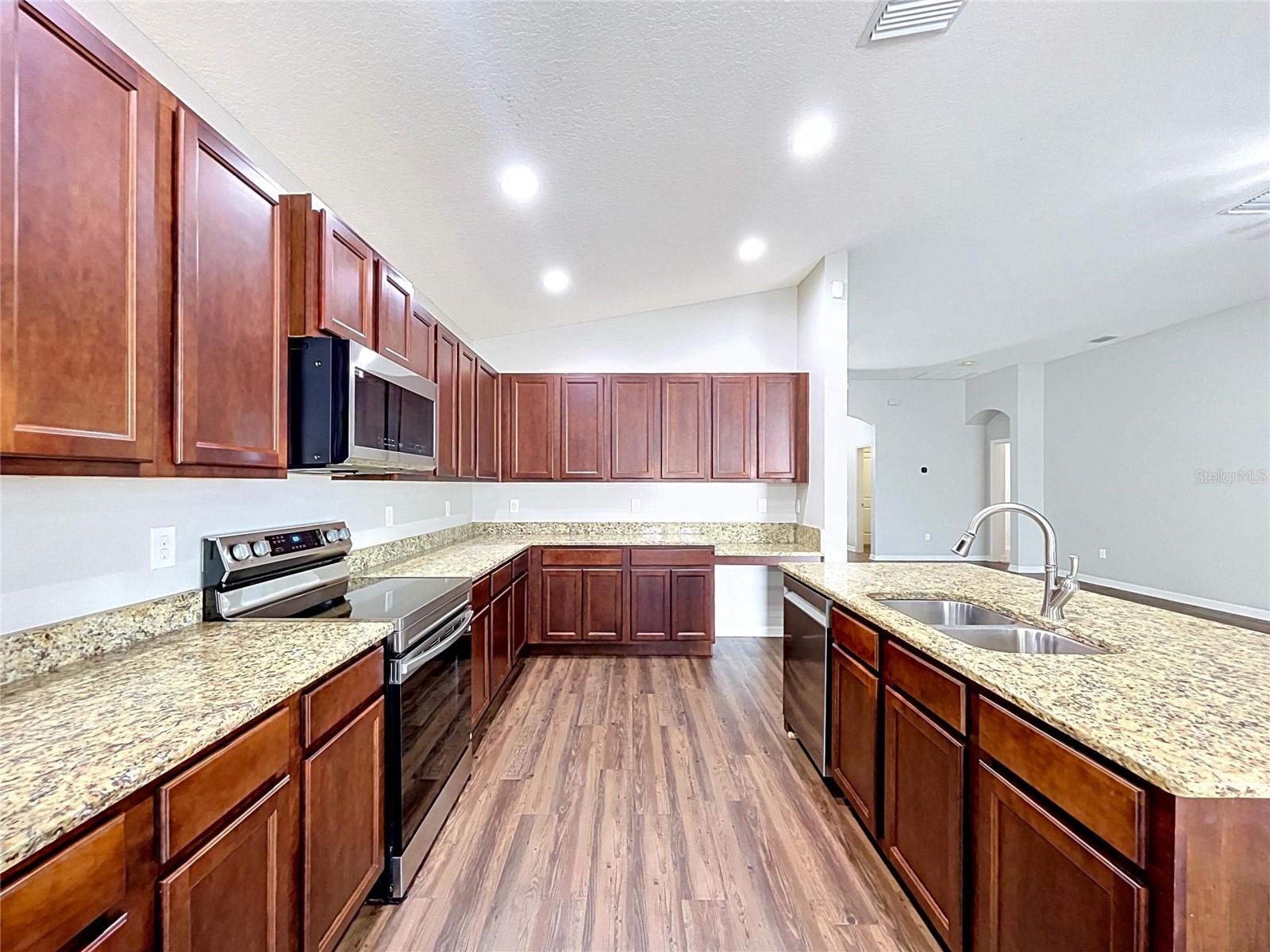 VILLAGES AT AVALON PH 2B EAST - Residential