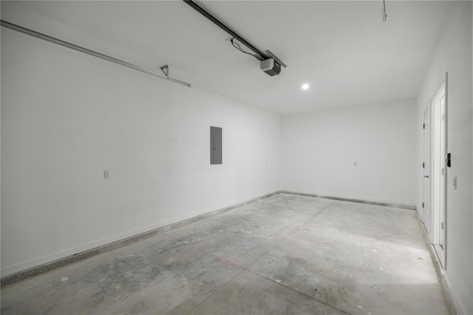 OAK VILLA - Residential