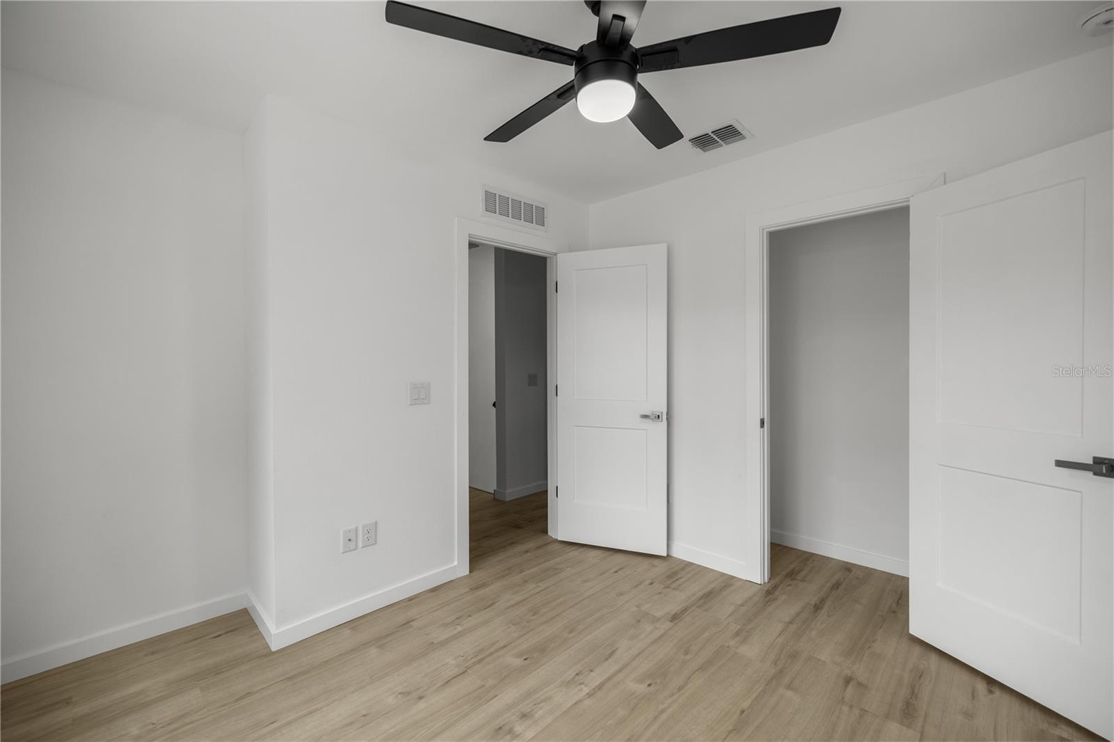 OAK VILLA - Residential