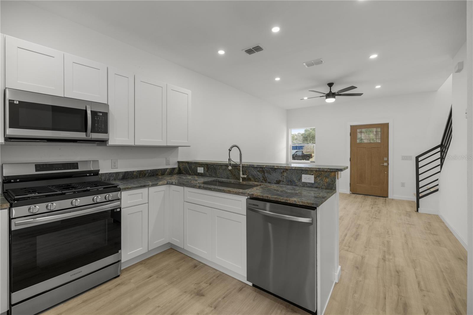 OAK VILLA - Residential