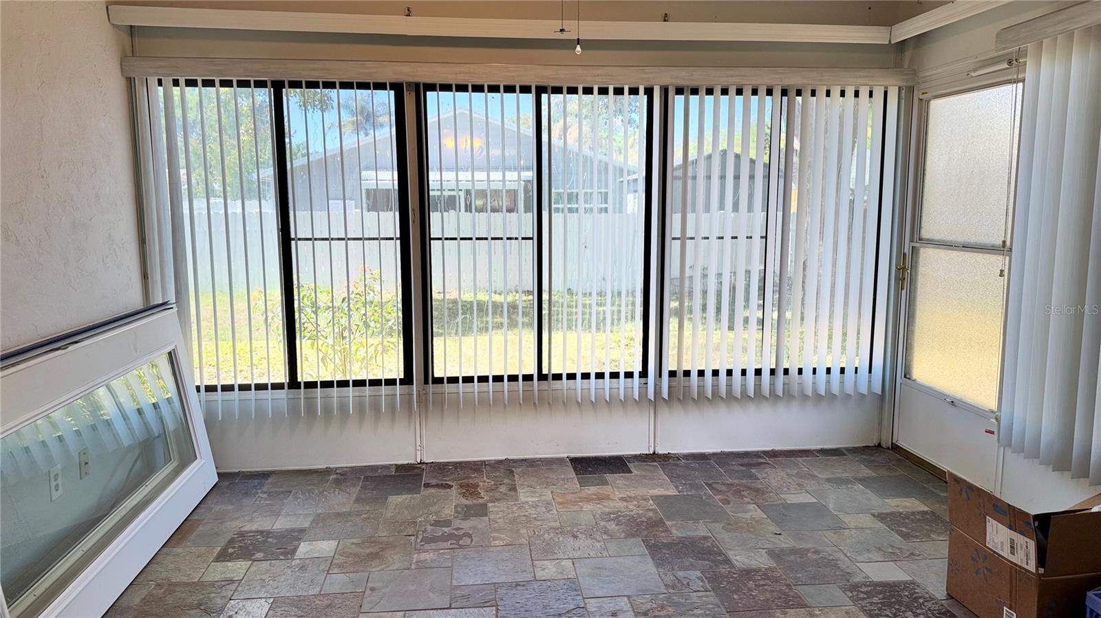 EUSTIS CENTURY OAKS ESTATES - Residential Lease