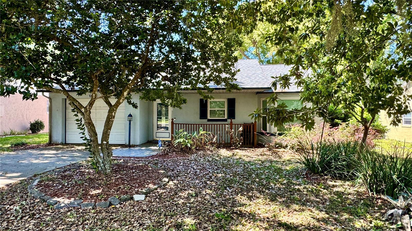 EUSTIS CENTURY OAKS ESTATES - Residential Lease