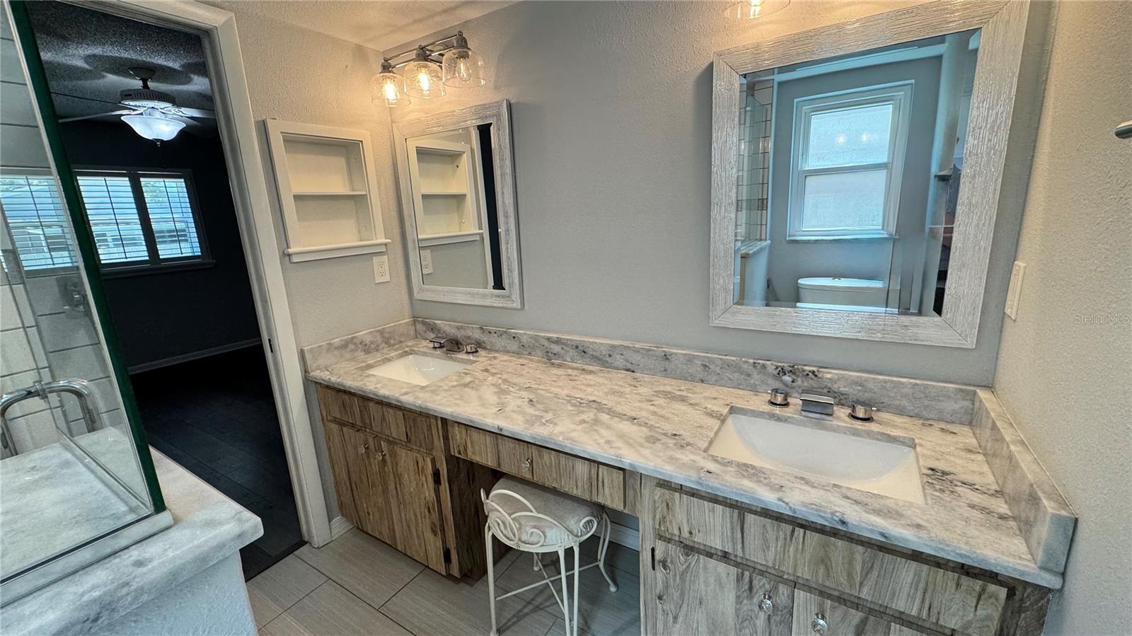 EUSTIS CENTURY OAKS ESTATES - Residential Lease