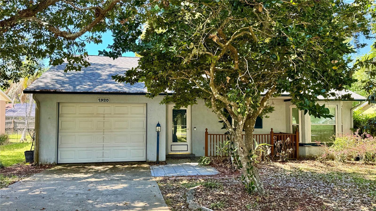 EUSTIS CENTURY OAKS ESTATES - Residential Lease