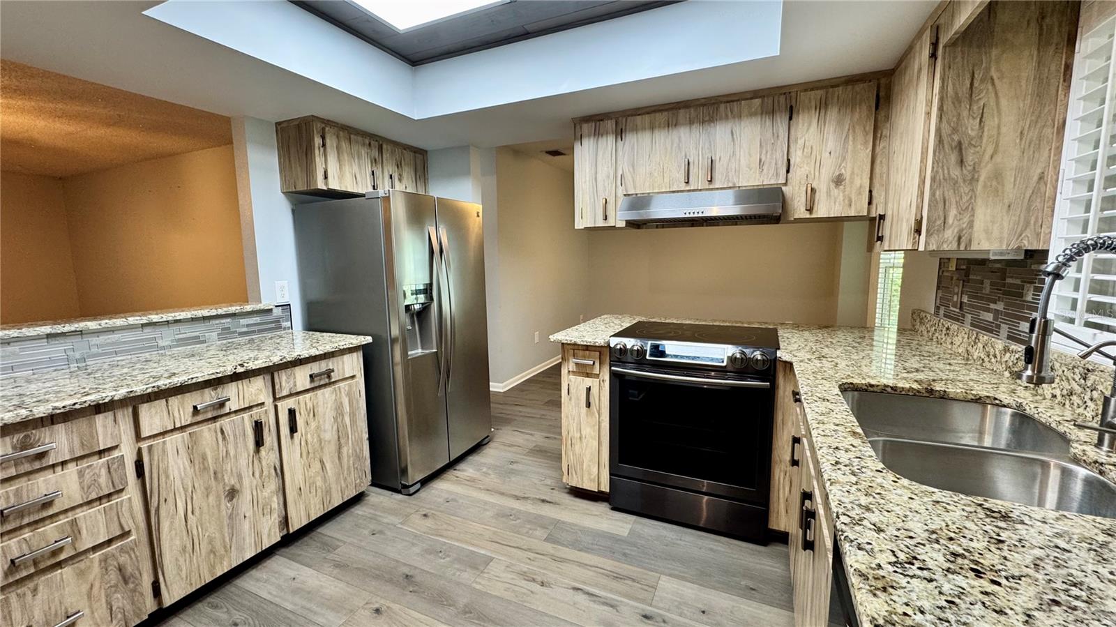 EUSTIS CENTURY OAKS ESTATES - Residential Lease