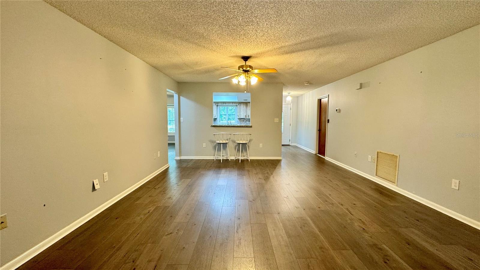 EUSTIS CENTURY OAKS ESTATES - Residential Lease