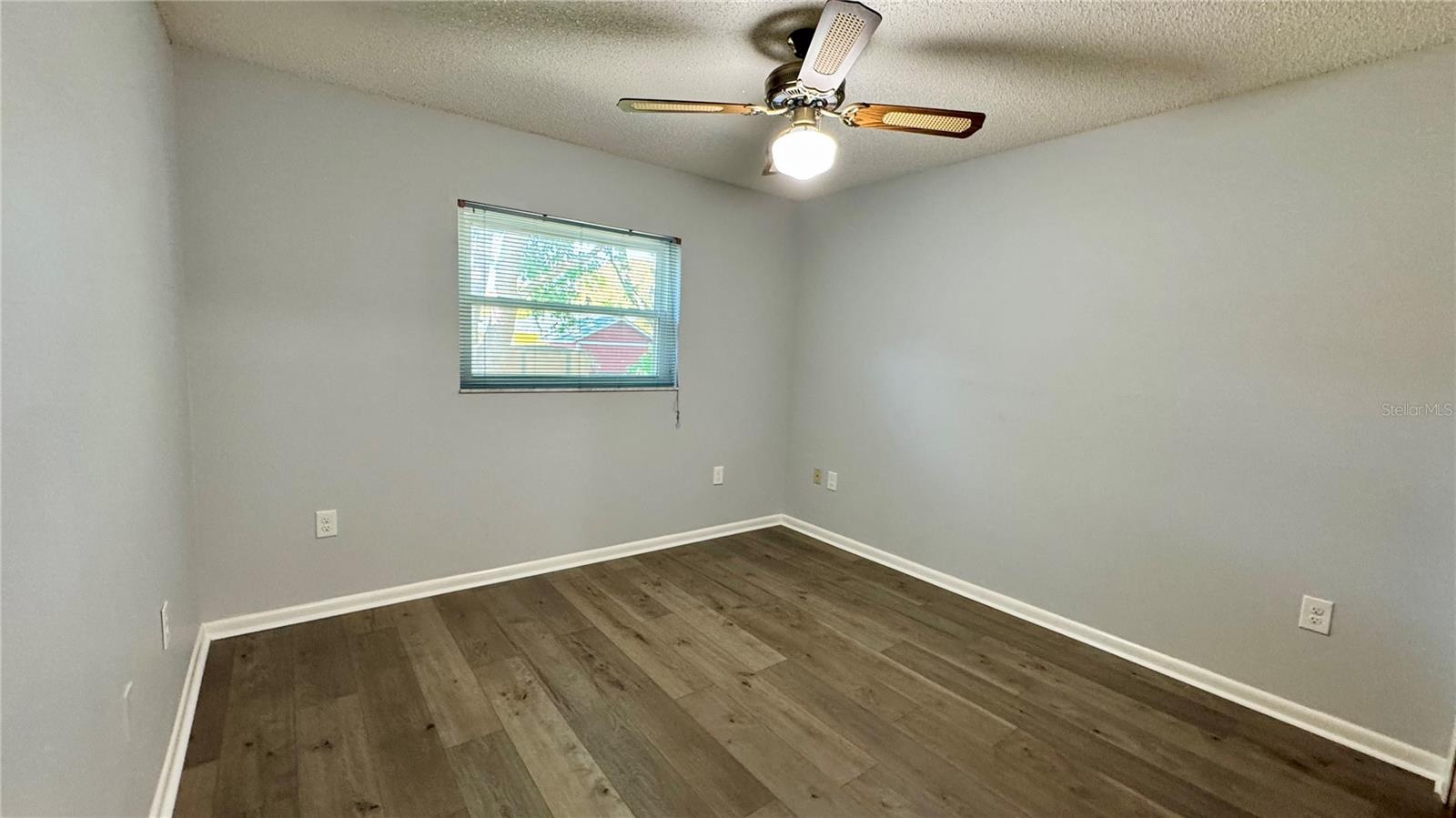 EUSTIS CENTURY OAKS ESTATES - Residential Lease