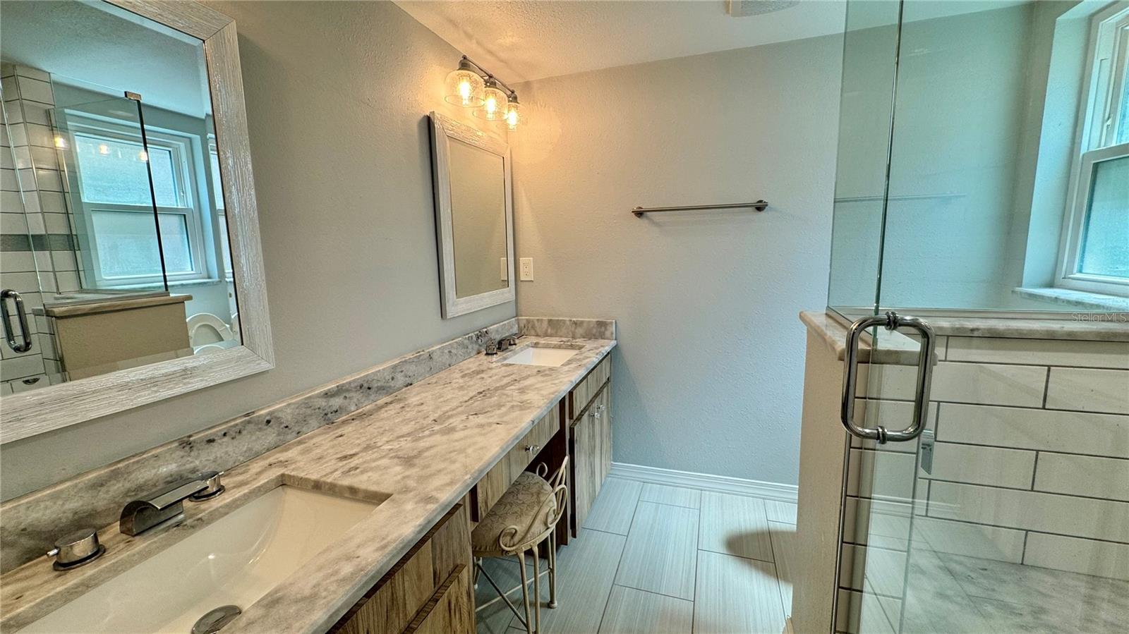 EUSTIS CENTURY OAKS ESTATES - Residential Lease