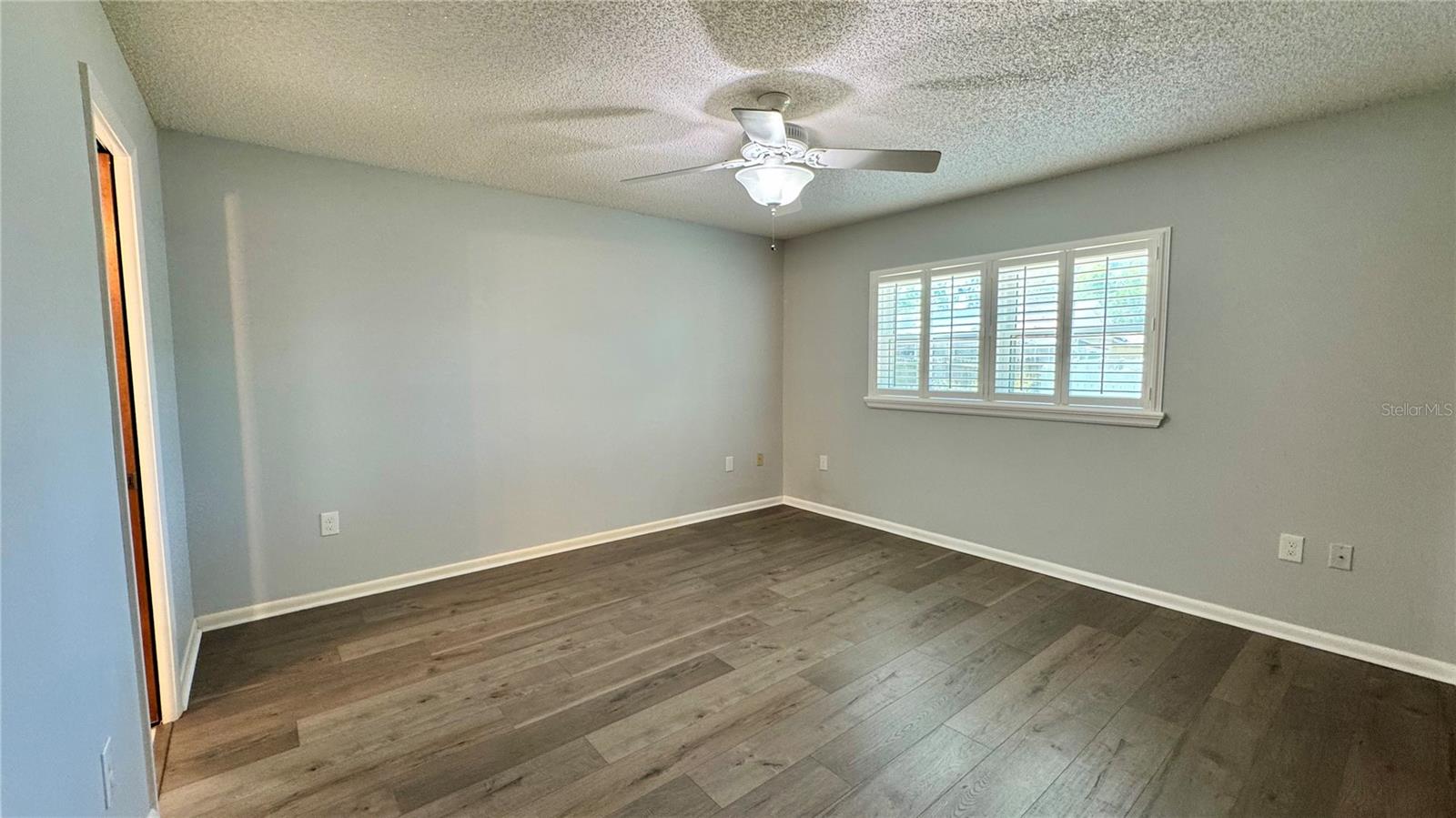 EUSTIS CENTURY OAKS ESTATES - Residential Lease